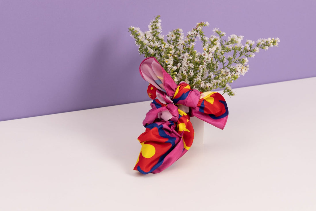 How to Wrap a Flower Bouquet with the Hanataba Tsutsumi Furoshiki Technique - Keiko Furoshiki