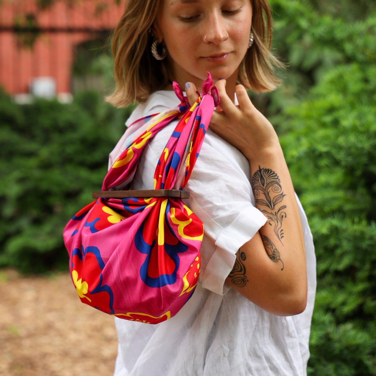 ToteBar by Keiko Furoshiki – Wooden Handles to Turn Furoshiki Into ToteBar by Keiko Furoshiki – Wooden Handles to Turn Furoshiki Into